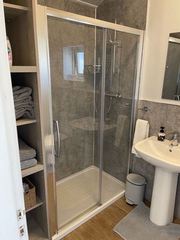 portpatrick-self-catering-shower-room